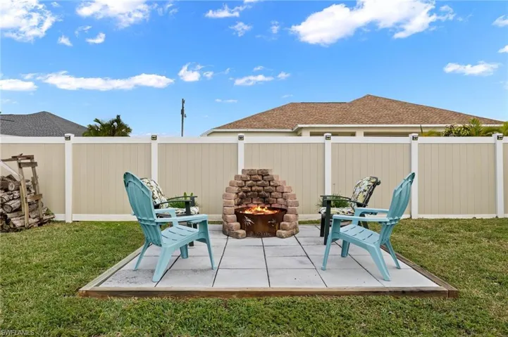 Relaxing and private outdoor fireplace
