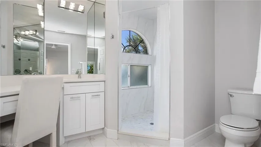 2711  Citrus Lake  DR, Naples, FL 34109