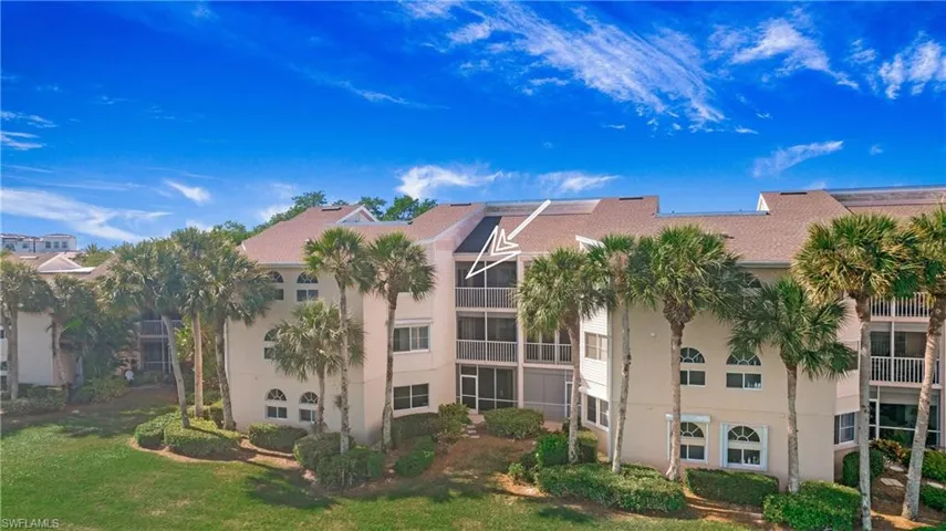 2711  Citrus Lake  DR, Naples, FL 34109