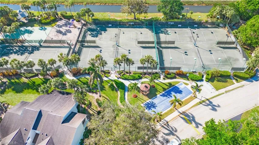 2711  Citrus Lake  DR, Naples, FL 34109