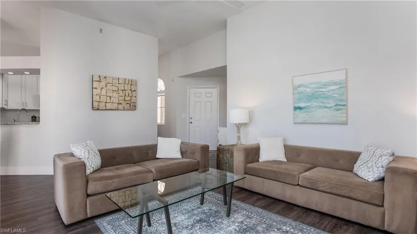 2711  Citrus Lake  DR, Naples, FL 34109