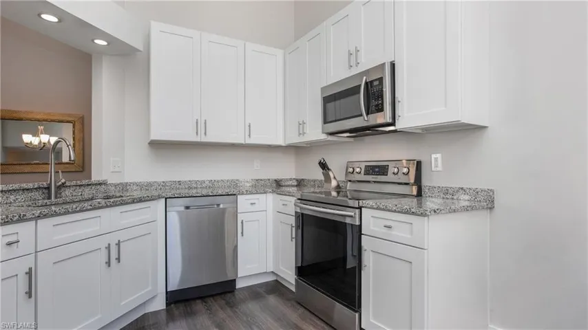 2711  Citrus Lake  DR, Naples, FL 34109