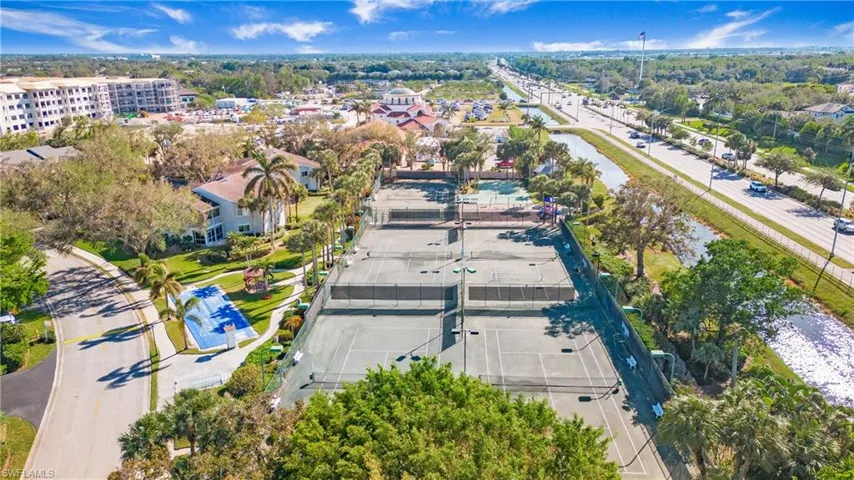 2711  Citrus Lake  DR, Naples, FL 34109