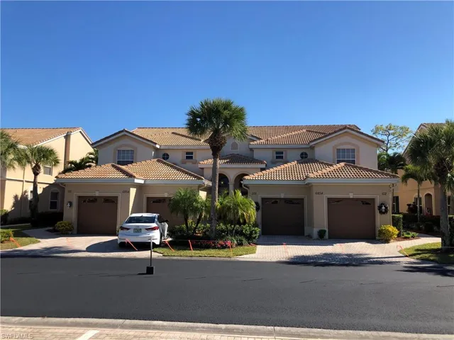 6854 Sterling Greens Dr 201, Naples, Florida 34104