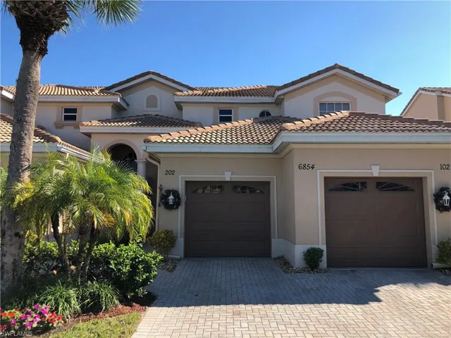 6854 Sterling Greens Dr 201, Naples, Florida 34104