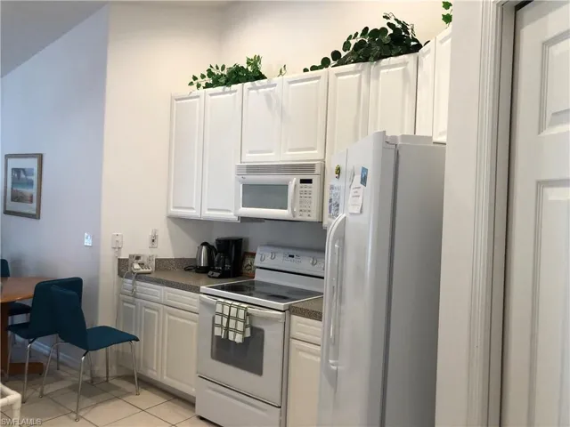 6854 Sterling Greens Dr 201, Naples, Florida 34104