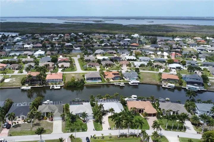 2562 Sw 27th Pl, Cape Coral, Florida 33914