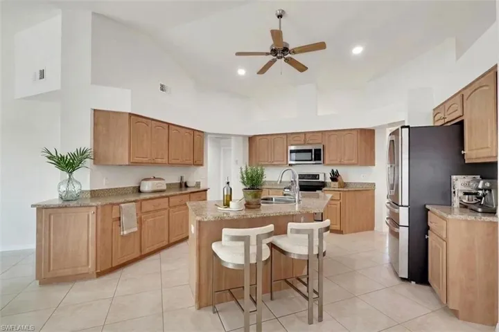 2562 Sw 27th Pl, Cape Coral, Florida 33914