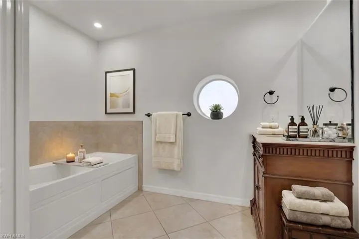 2562 Sw 27th Pl, Cape Coral, Florida 33914