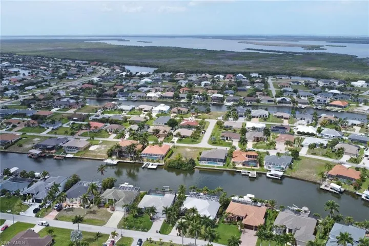 2562 Sw 27th Pl, Cape Coral, Florida 33914