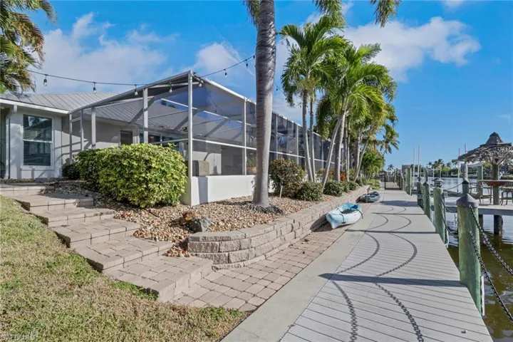 2562 Sw 27th Pl, Cape Coral, Florida 33914