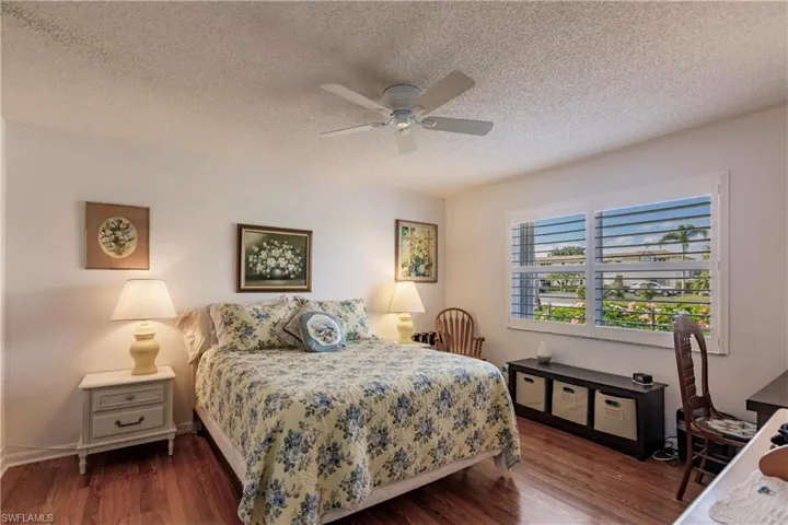 Nice large 2nd Bedroom.