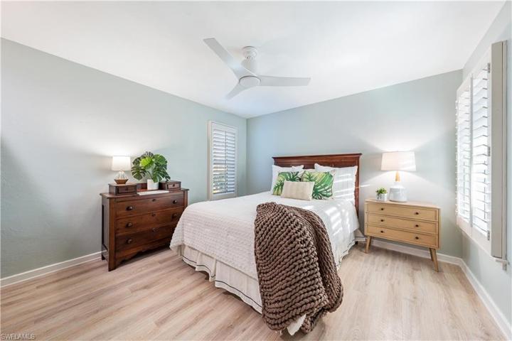 GUEST ROOM / DEN
