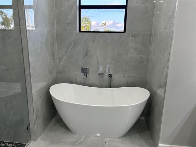 Custom tub