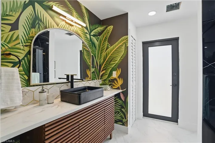 Guest full bath