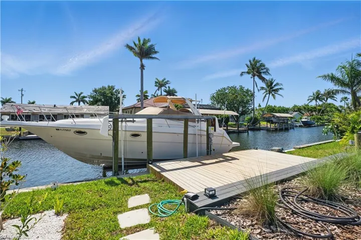 30,000lb boat lift