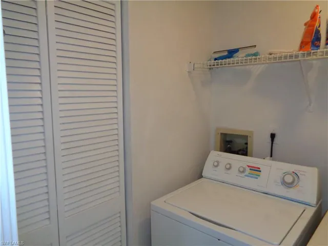 Washroom with washer / dryer
