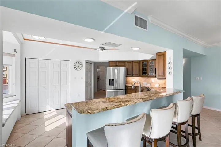 Open kitchen, granite countertops