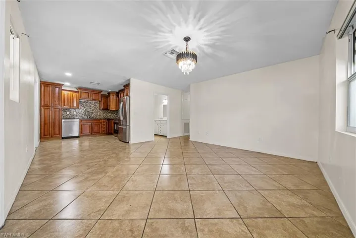 VIEW OF KITCHEN. DINING AREA.
