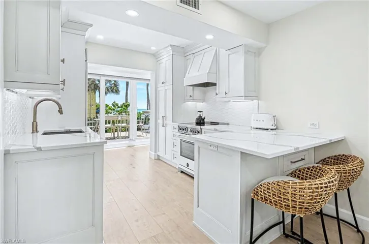 1851  Gulf Shore N BLVD, Naples, FL 34102