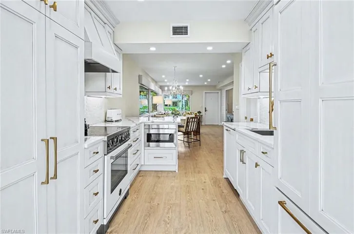1851  Gulf Shore N BLVD, Naples, FL 34102