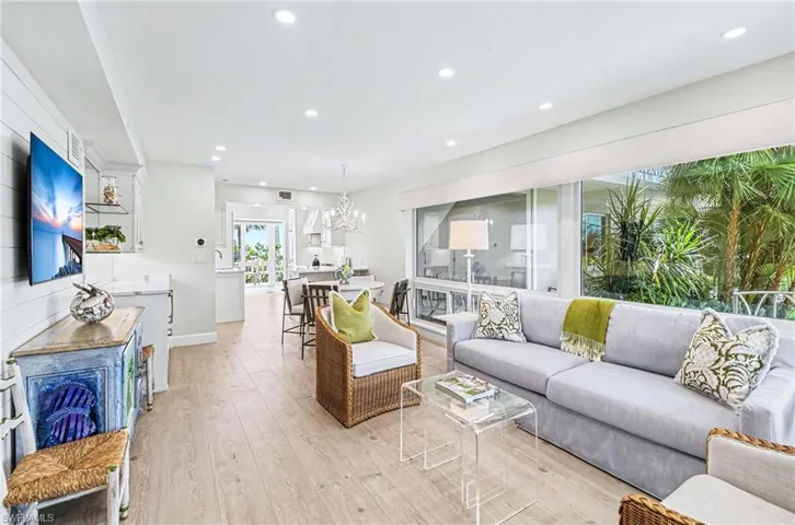 1851  Gulf Shore N BLVD, Naples, FL 34102