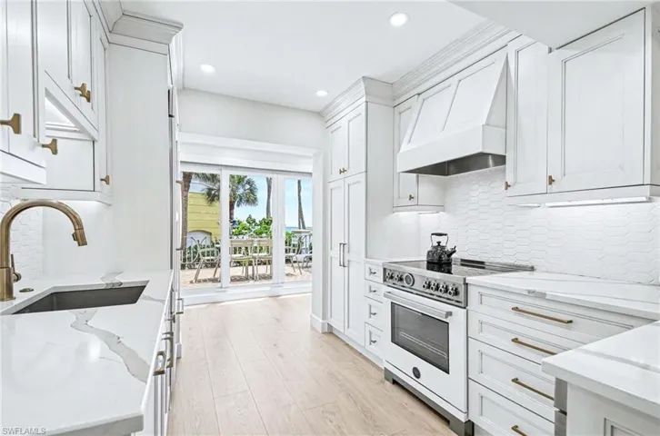1851  Gulf Shore N BLVD, Naples, FL 34102