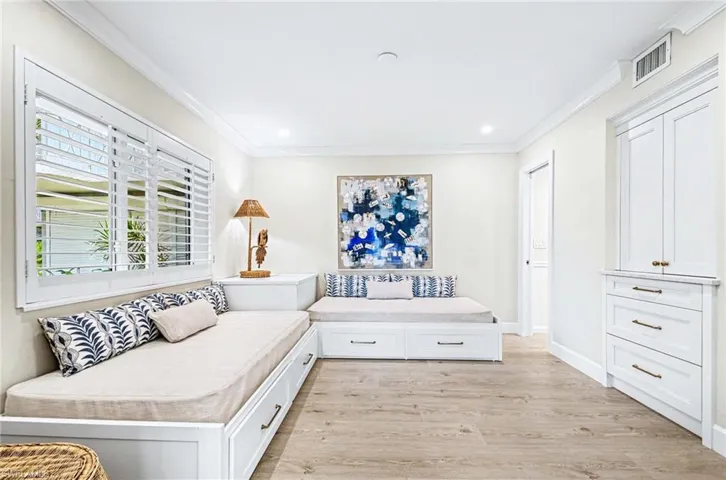 1851  Gulf Shore N BLVD, Naples, FL 34102
