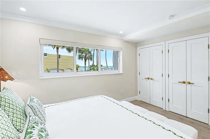 1851  Gulf Shore N BLVD, Naples, FL 34102