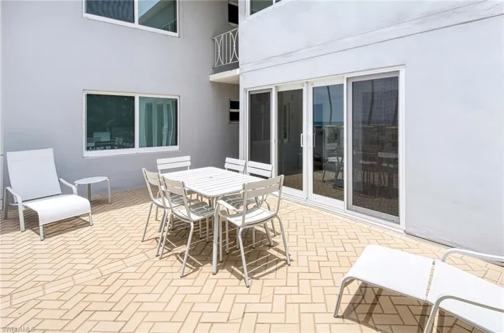 1851  Gulf Shore N BLVD, Naples, FL 34102