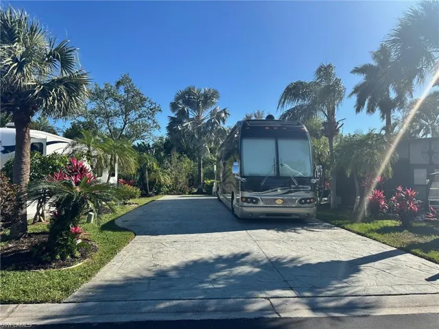 1650 Diamond Lake Cir, Naples, Florida 34114