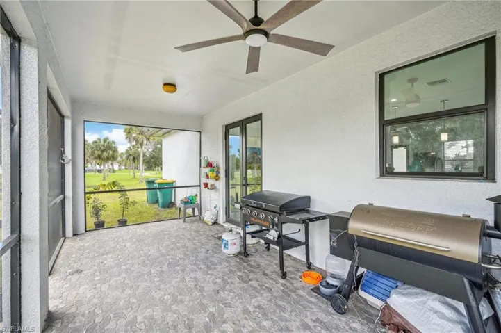 Sunroom with ceiling fan