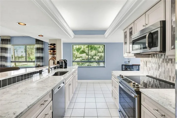 Plenty of Room for 2 Cooks!- Tile Floor