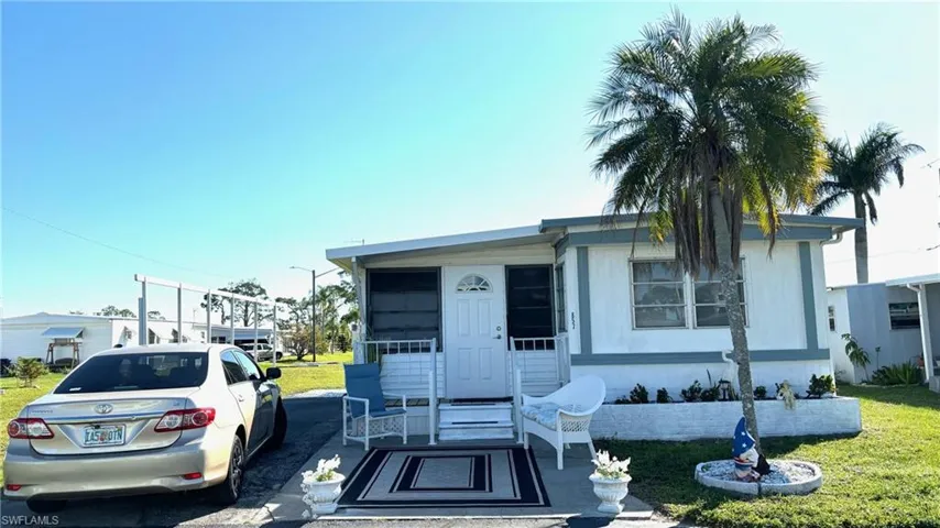 Nicely located at the end of a quiet street in Lazy Days Village!