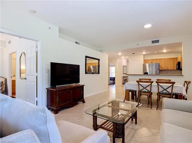 4500 Botanical Place Cir 102, Naples, Florida 34112
