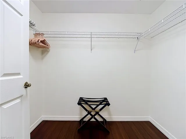 MB Walk in closet