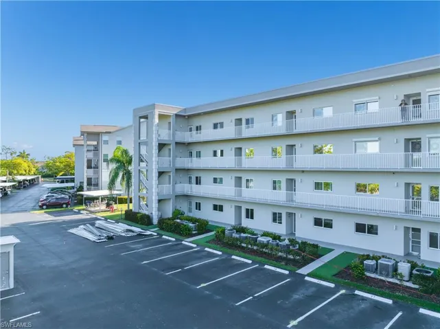 14771  Hole In 1  CIR, Fort Myers, FL 33919