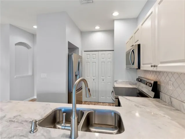 4231 Liron Ave 202, Fort Myers, Florida 33916