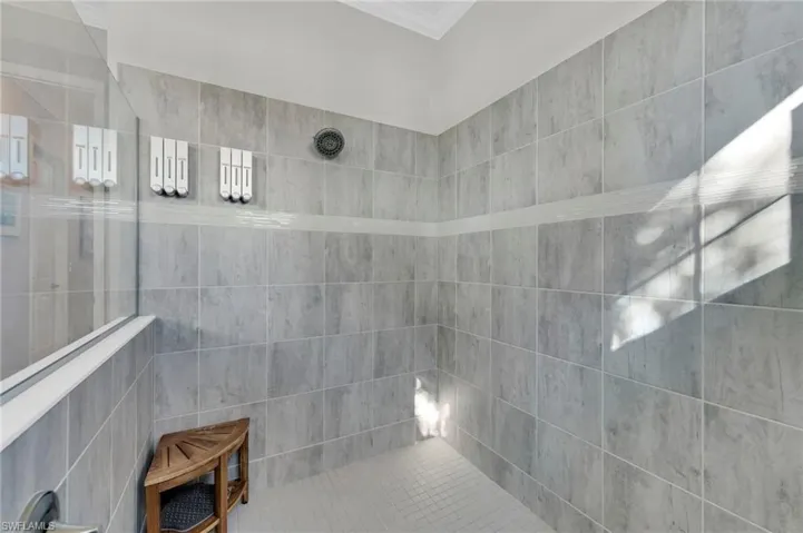 Dual Sinks with Granite Countertop