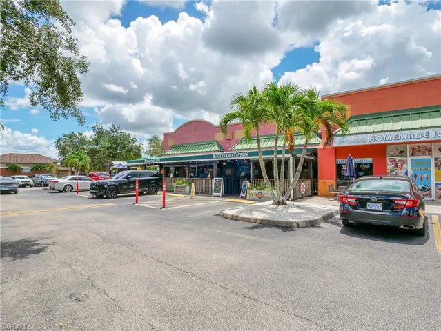 Gateway is a community comprised of homes, golf courses, schools, small businesses, restaurants and industry.
