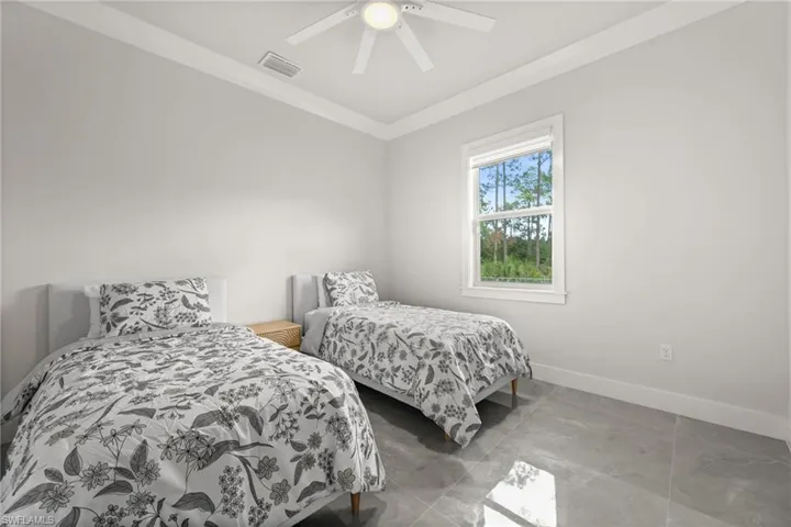 Guest bedroom #1