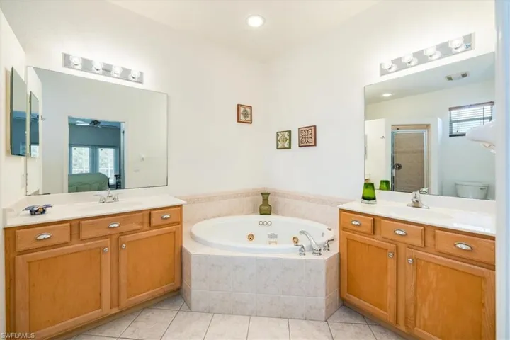 7817  Stratford  DR, Naples, FL 34104