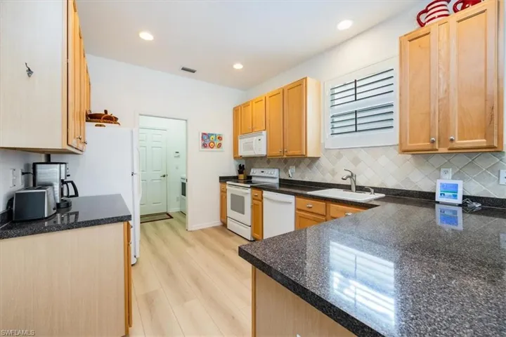 7817  Stratford  DR, Naples, FL 34104