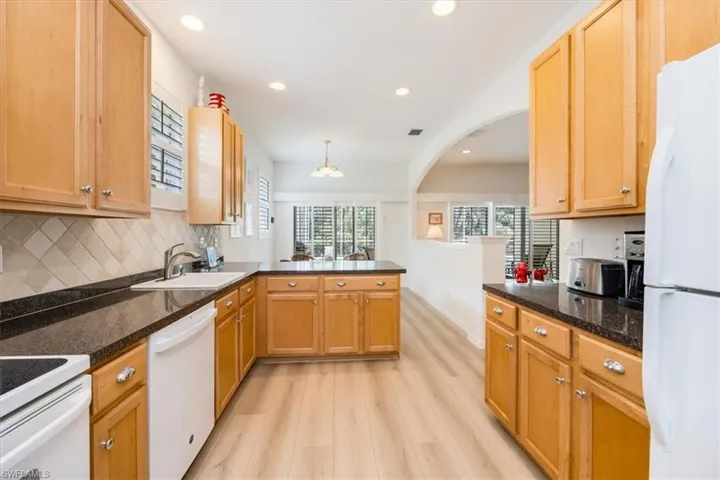 7817  Stratford  DR, Naples, FL 34104