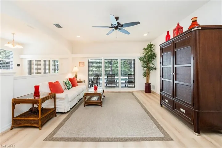 7817  Stratford  DR, Naples, FL 34104