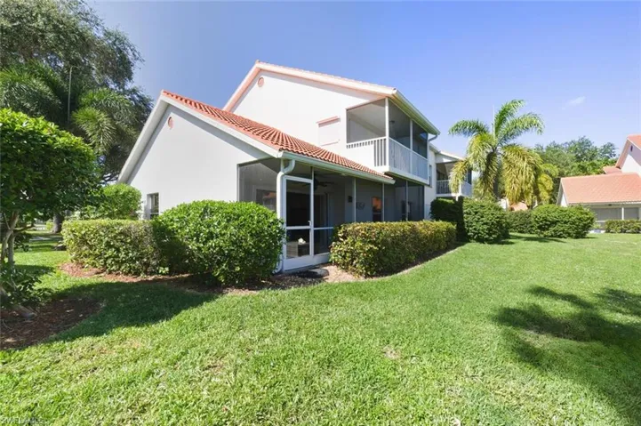636  Windsor  SQ, Naples, FL 34104