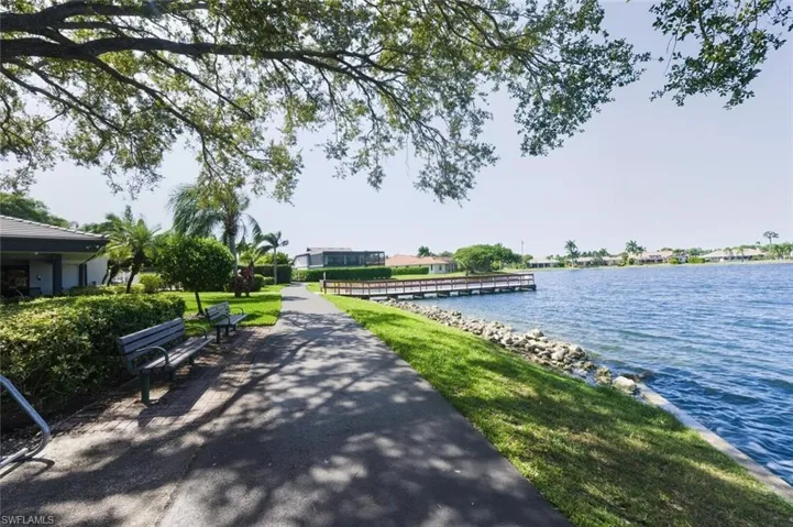 636  Windsor  SQ, Naples, FL 34104
