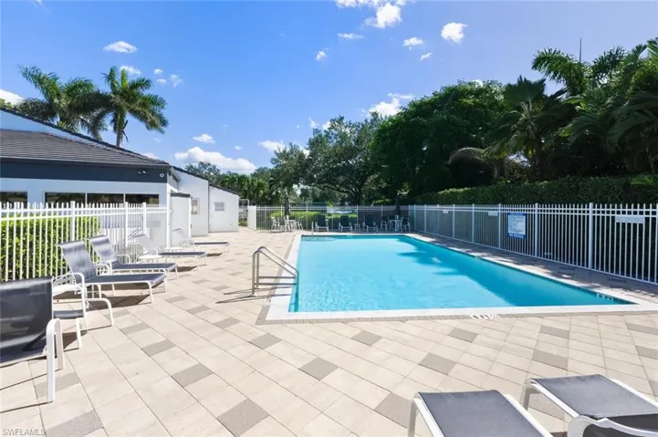636 Windsor Sq # 102, Naples, Florida 34104