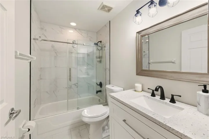 636  Windsor  SQ, Naples, FL 34104