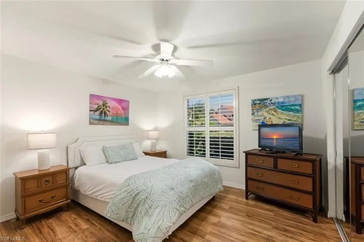 636  Windsor  SQ, Naples, FL 34104